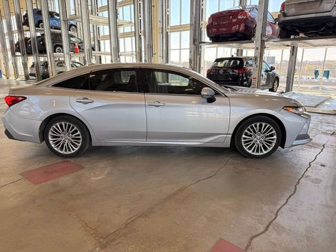 Used 2022 Toyota Avalon Limited w/ Advanced Safety Package image 2