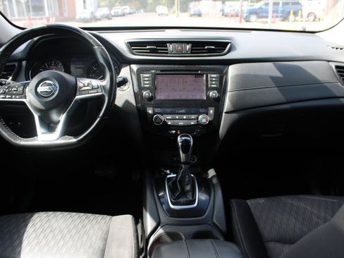 Used 2019 Nissan Rogue SV w/ Sun & Sound Touring Package FWD image 10