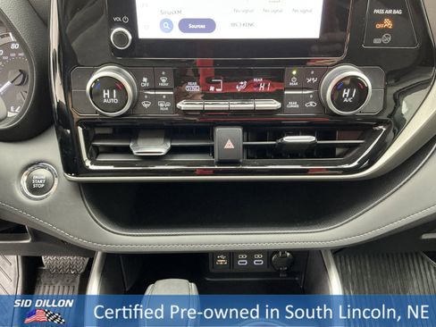 Used 2023 Toyota Highlander LE image 12