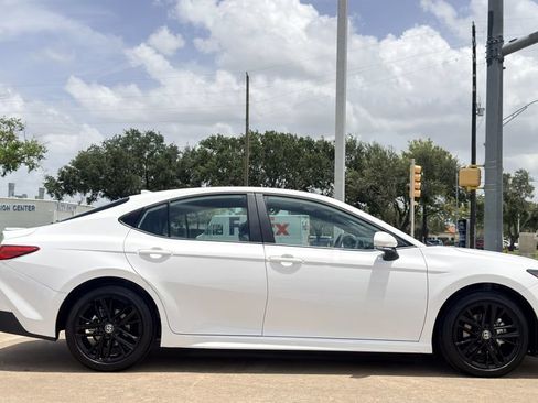Used 2026 Toyota Camry SE w/ Multimedia Upgrade Package FWD image 5