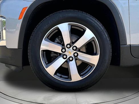 Used 2023 Chevrolet Traverse LT w/ LT Premium Package AWD/4WD image 35