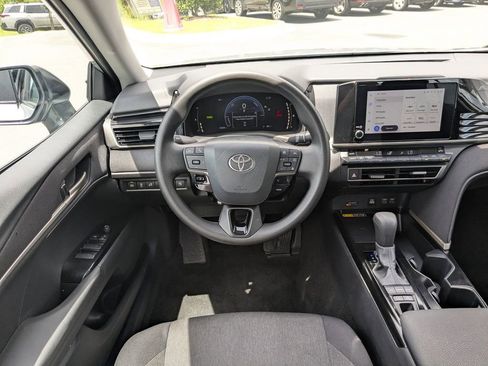 Used 2025 Toyota Camry LE FWD image 14