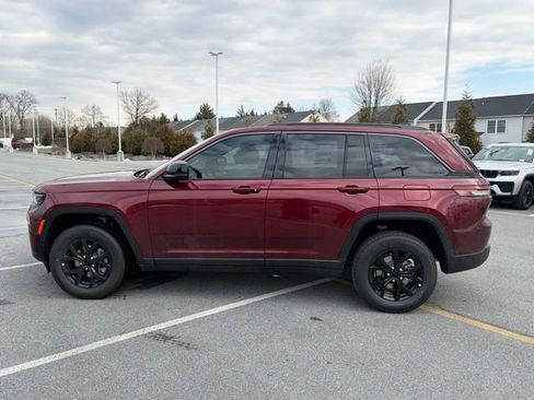 New 2026 Jeep Grand Cherokee Altitude image 4