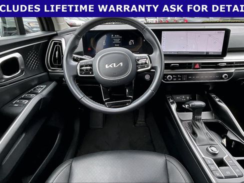 Used 2025 Kia Sorento S FWD image 5