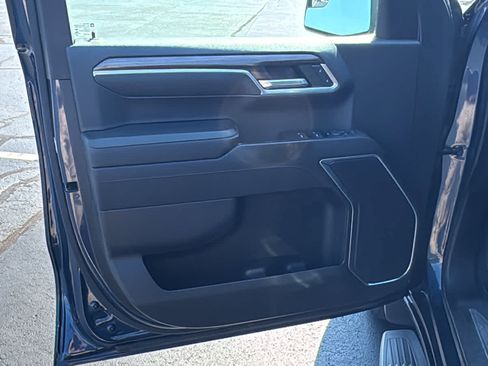 Used 2022 Chevrolet Silverado 1500 LT AWD/4WD image 6