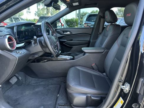 Used 2024 Chevrolet Trax RS w/ Sunroof Package FWD image 10