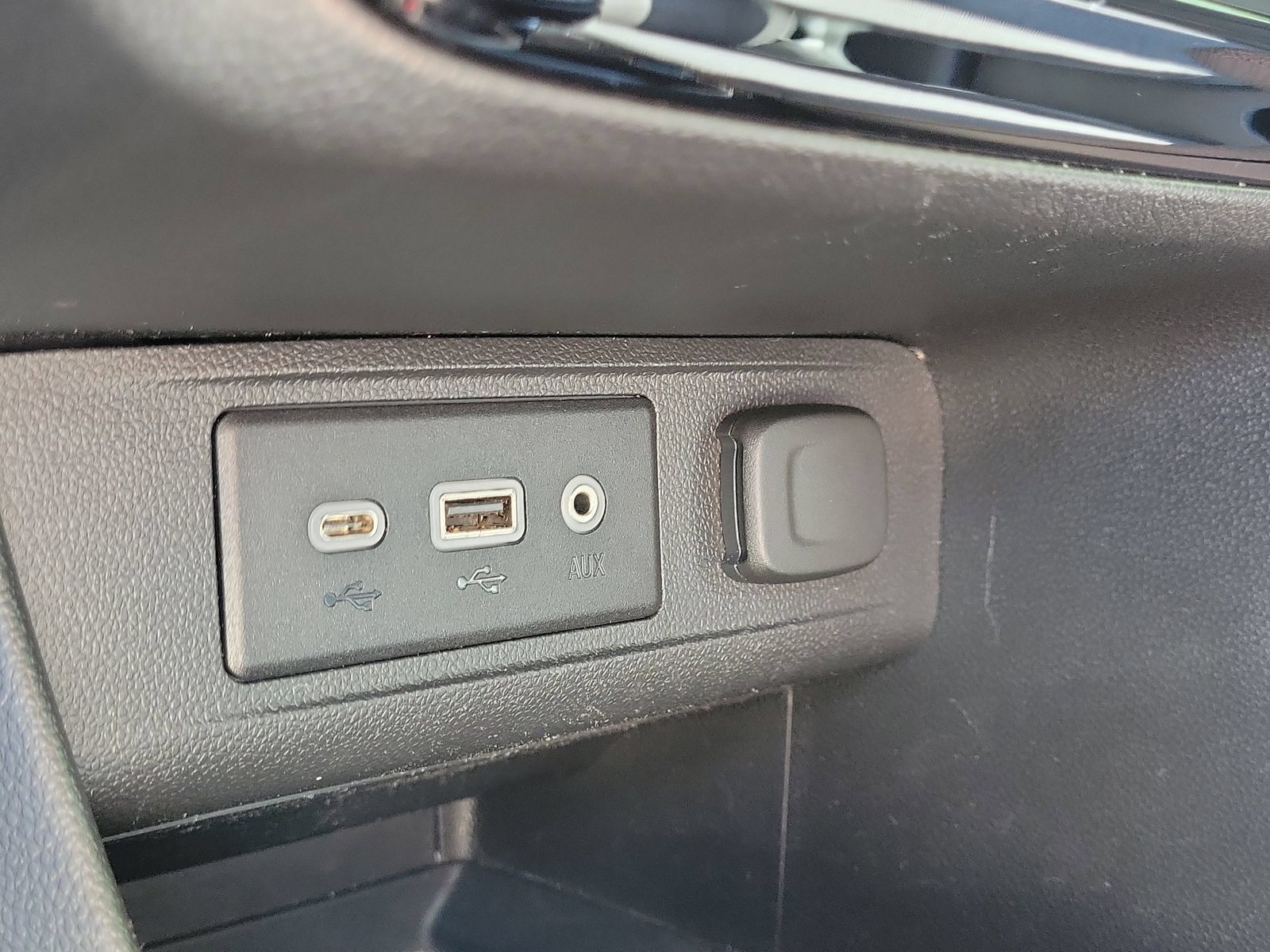 Used 2020 Buick Encore GX Select FWD image 25