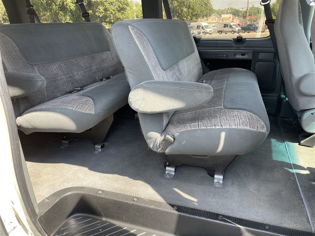 Used 2000 Ford E-350 and Econoline 350 XLT RWD image 18
