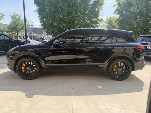 Used 2018 Porsche Cayenne Turbo S AWD/4WD image 6