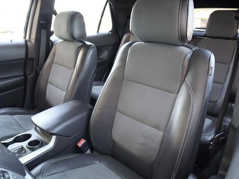 Used 2015 Ford Explorer XLT w/ Equipment Group 202B FWD image 20