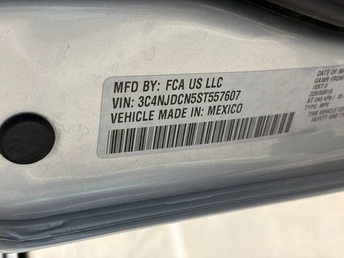 Used 2025 Jeep Compass Limited AWD/4WD image 12