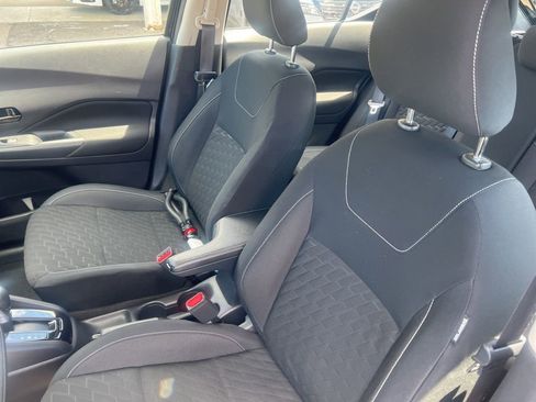 Used 2022 Nissan Kicks S FWD image 5