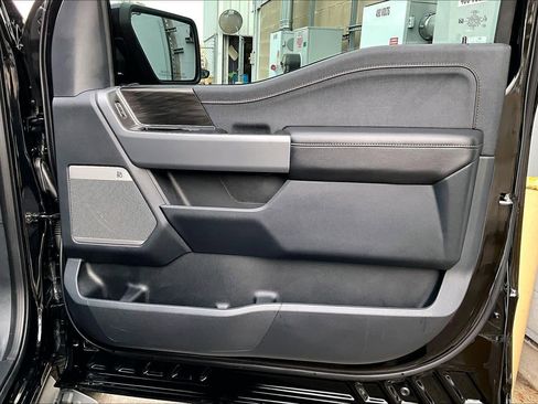 Used 2025 Ford F150 Lightning Lariat image 26