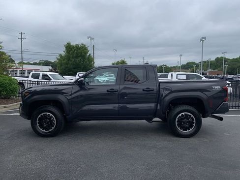 Certified 2025 Toyota Tacoma TRD Off-Road AWD/4WD image 5
