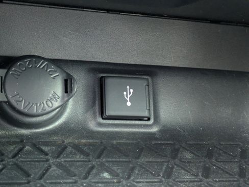 Used 2020 Toyota RAV4 LE FWD image 19