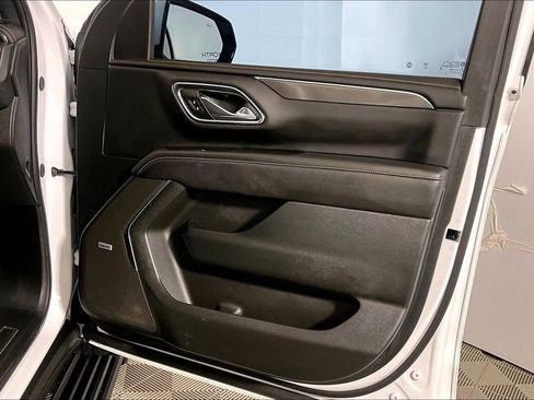 Used 2024 GMC Yukon XL AT4 w/ Technology Package AWD/4WD image 19