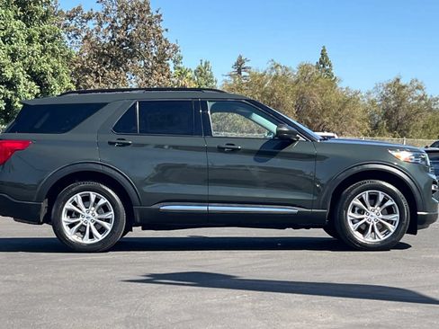 Used 2022 Ford Explorer XLT w/ Equipment Group 202A AWD/4WD image 9