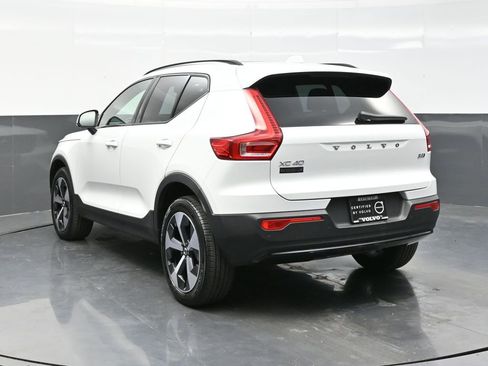Used 2023 Volvo XC40 B5 Plus w/ Climate Package image 5