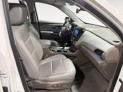 Used 2020 Chevrolet Traverse Premier FWD image 16
