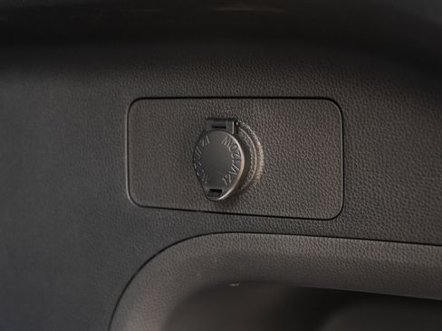 Used 2022 Toyota RAV4 XLE Premium image 40