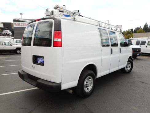 Used 2016 Chevrolet Express 2500 RWD image 9