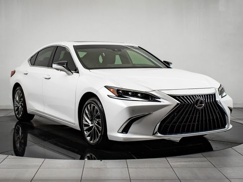 Certified 2025 Lexus ES 300h Ultra Luxury w/ Accessory Package (Z1) image 12