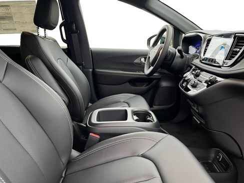 New 2026 Chrysler Pacifica Select image 24