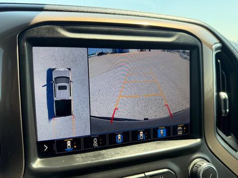 Used 2020 Chevrolet Silverado 1500 High Country w/ Technology Package AWD/4WD image 23