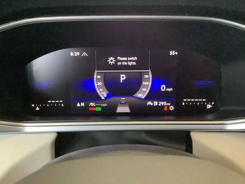 Used 2025 Volkswagen Taos SE AWD/4WD image 10