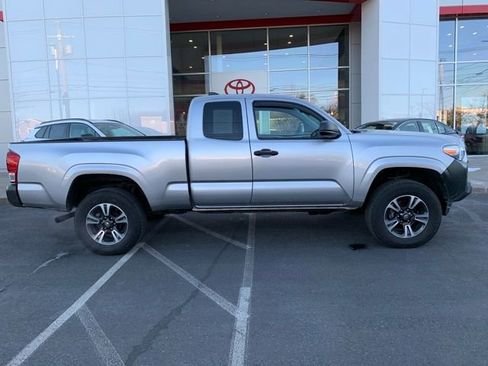 Used 2022 Toyota Tacoma SR image 2