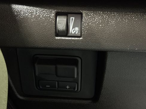 Used 2025 Chevrolet Colorado ZR2 w/ Midnight Edition AWD/4WD image 34