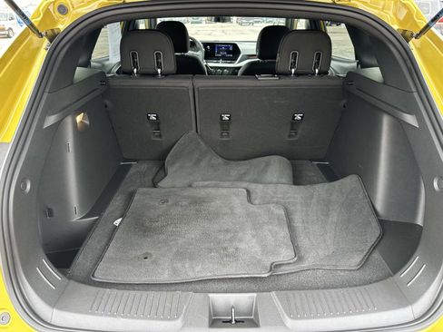 Certified 2024 Chevrolet Trax RS w/ Sunroof Package image 9