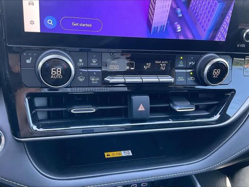 Used 2023 Toyota Highlander XLE image 33