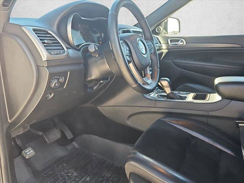 Used 2017 Jeep Grand Cherokee Altitude image 10
