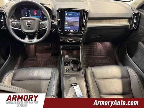 Used 2023 Volvo XC40 B5 Core w/ Convenience Package image 35