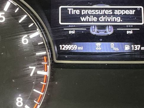 Used 2019 Nissan Pathfinder Platinum image 17