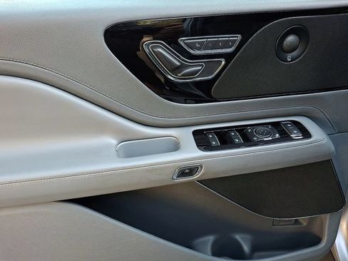 Used 2020 Lincoln Aviator Reserve w/ Elements Package Plus AWD/4WD image 13