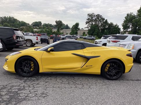Used 2025 Chevrolet Corvette Z06 RWD image 3