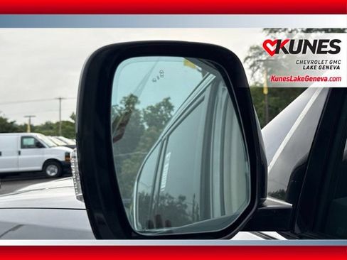 Used 2022 Nissan Armada SV w/ SV Appearance Package AWD/4WD image 25