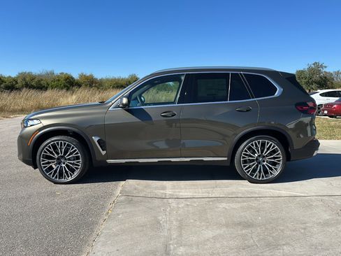 New 2026 BMW X5 sDrive40i image 5