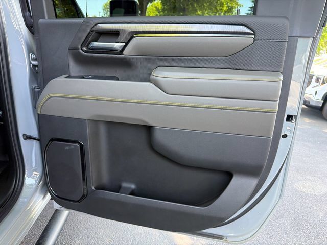 Used 2024 Chevrolet Silverado 2500 ZR2 w/ Technology Package AWD/4WD image 16