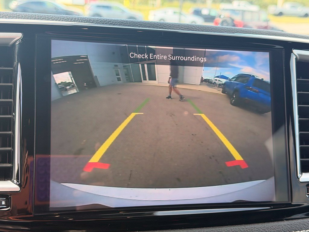 Used 2024 Chrysler Pacifica Touring FWD image 29