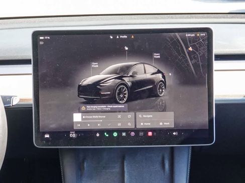 Used 2022 Tesla Model Y Long Range image 12