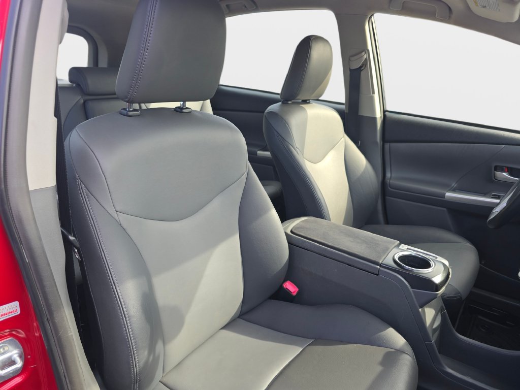 Used 2014 Toyota Prius V Five FWD image 12