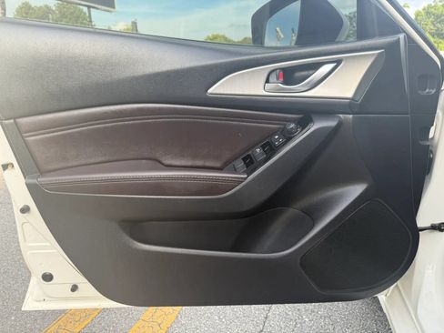 Used 2017 MAZDA MAZDA3 Touring FWD image 13