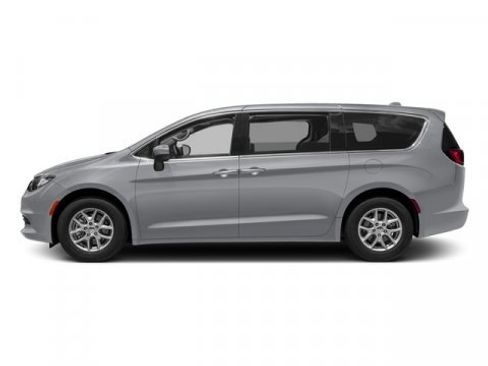 Used 2017 Chrysler Pacifica Touring image 3
