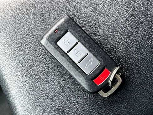 Used 2024 Mitsubishi Eclipse Cross SE image 33