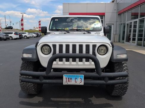 Used 2018 Jeep Wrangler Unlimited Sport AWD/4WD image 3