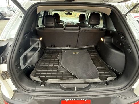 Used 2018 Jeep Cherokee Limited image 23