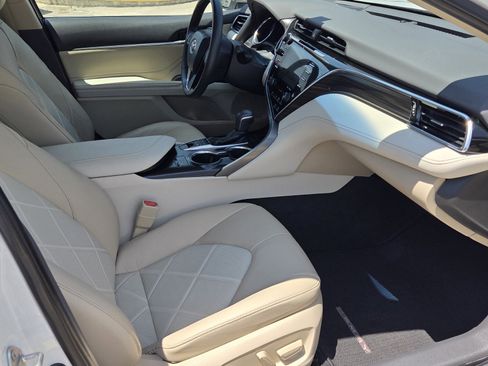 Used 2018 Toyota Camry XLE w/ Audio Package FWD image 11